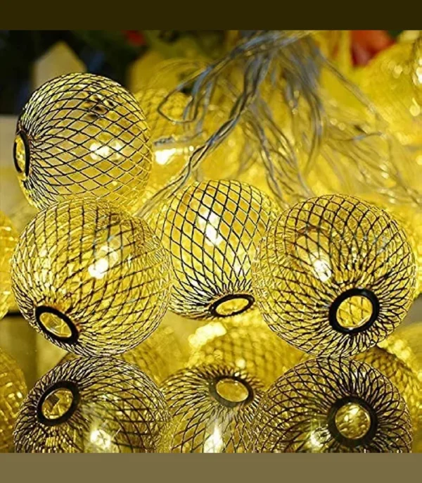 Metal Iron Ball Light (Golden)